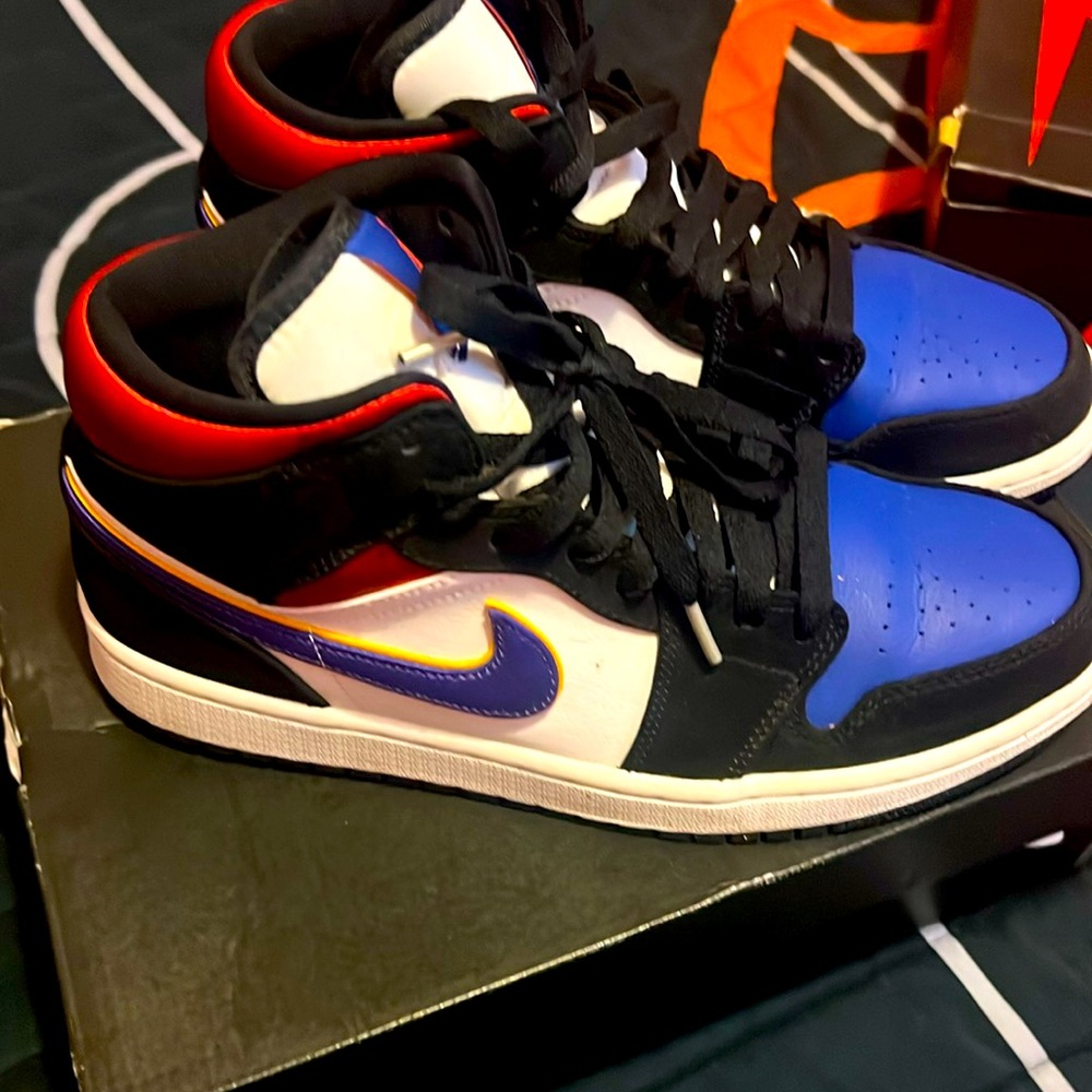 Jordan one Mid size 8.5 men (not in shoe box sold from)